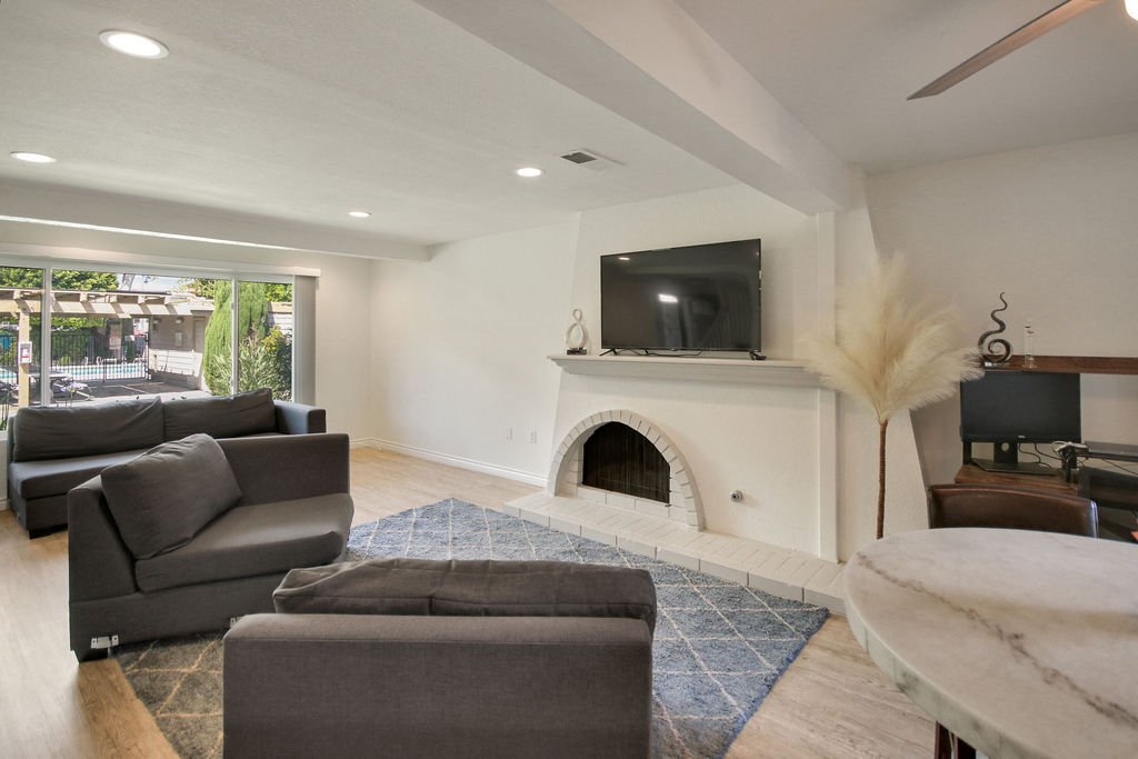 Condo in Tustin, California, United States 4 - 18283228