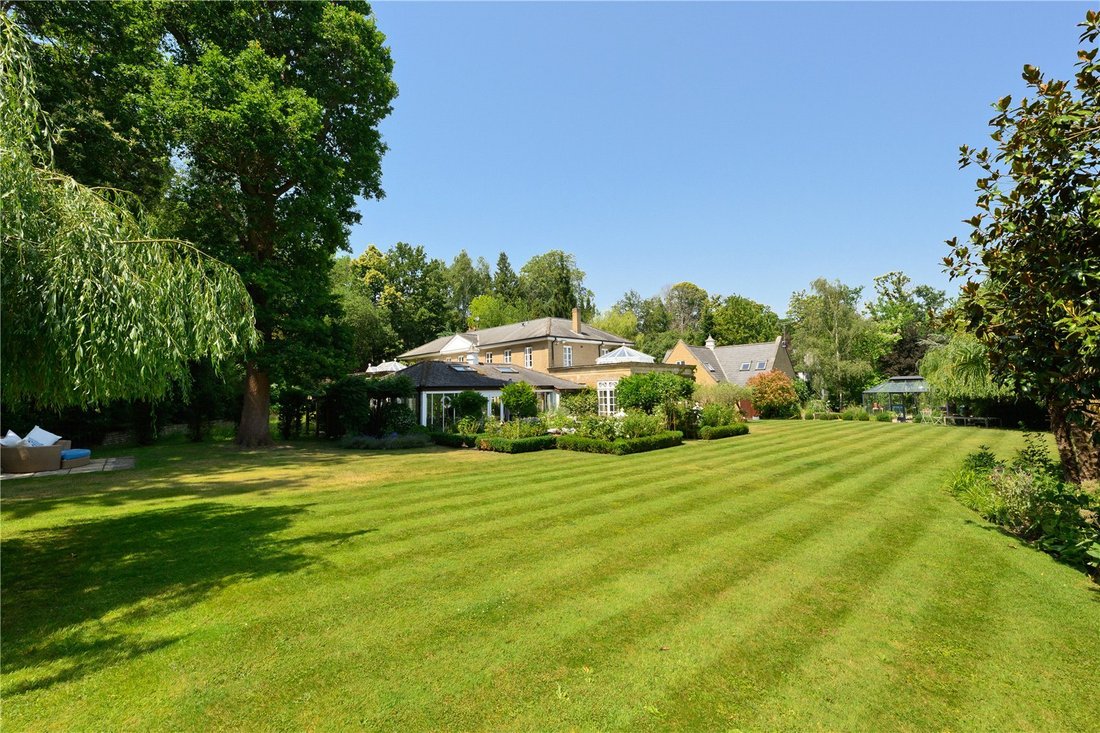 House in Brooklands, Elmbridge, England 2 - 17260324