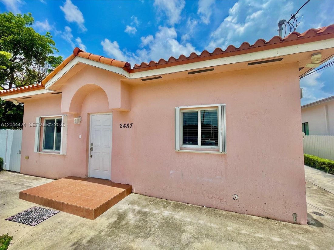 House in Hialeah, Florida, United States 1 - 18294983