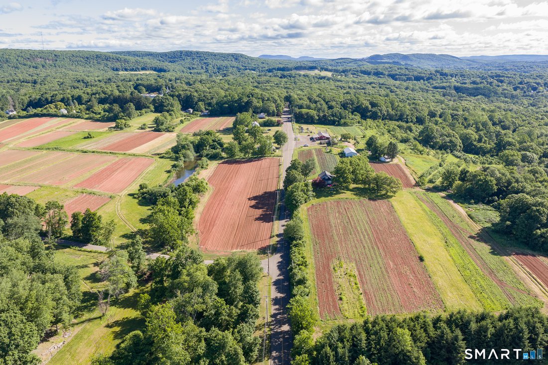 House in Hamden, Connecticut, United States 4 - 18285915