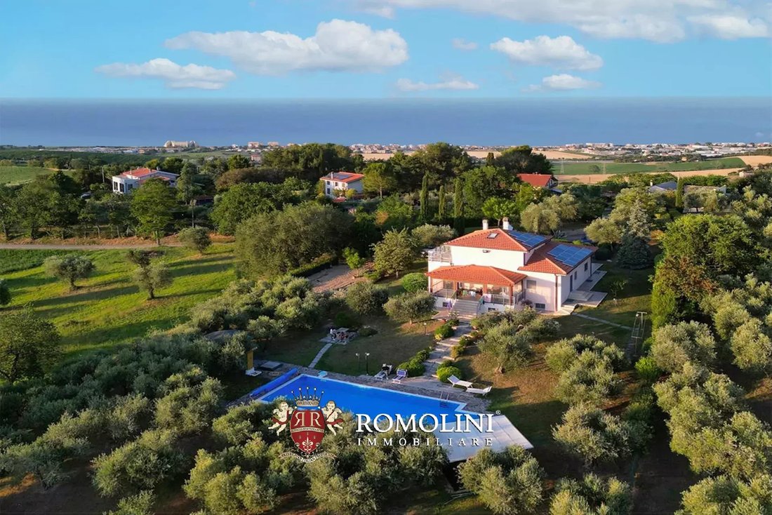 Villa in Historic Center, Senigallia, Marche 1 - 17967091