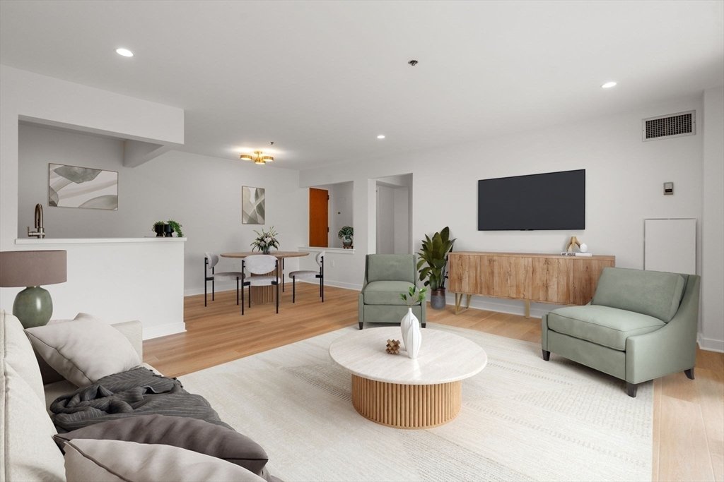 Condo in Woburn, Massachusetts, United States 3 - 18275454