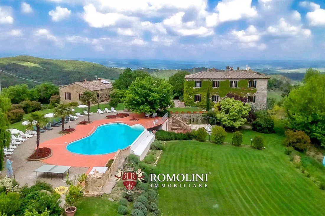 Estate in Murlo, Tuscany, Italy 2 - 15666136