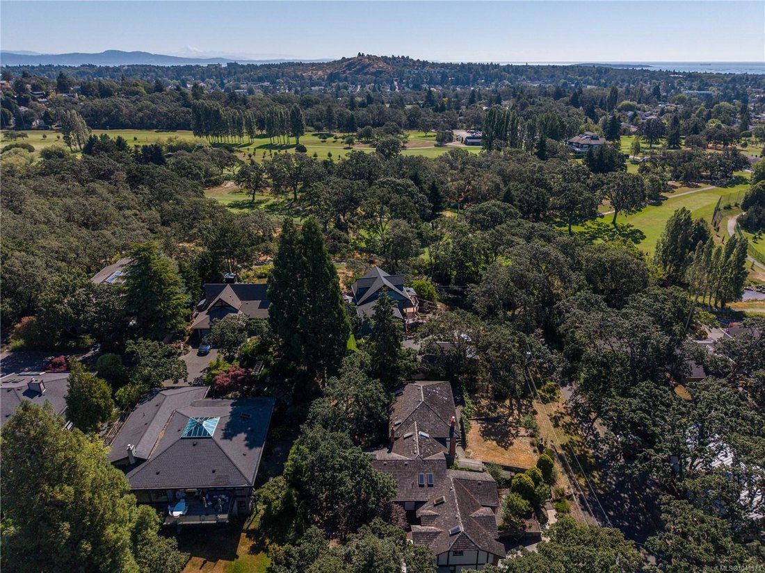 House in Saanich, British Columbia, Canada 2 - 18286723