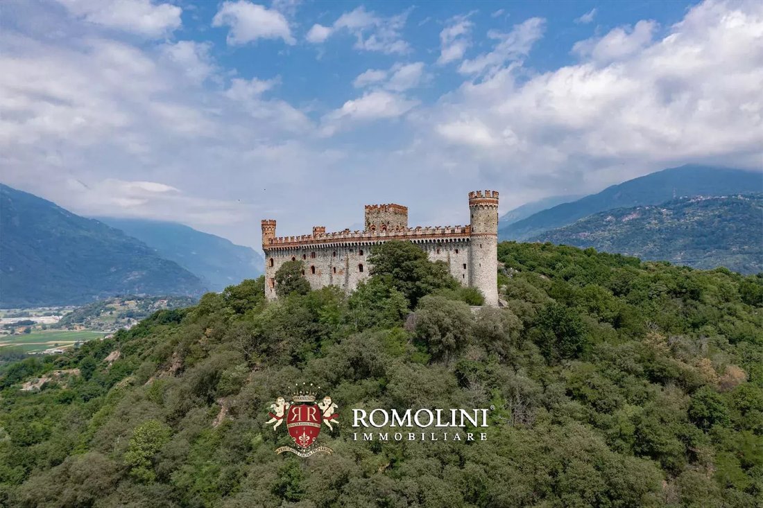 Castle in Montalto Dora, Piedmont, Italy 4 - 15666240