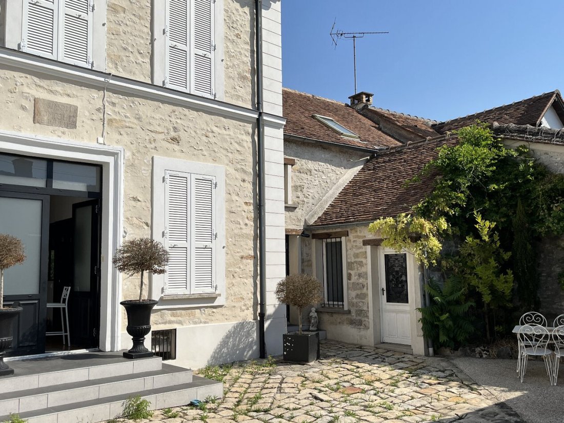 House in Fontainebleau, Ile-de-France, France 1 - 18292243