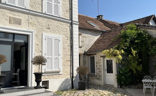 House in Fontainebleau, Ile-de-France, France 1