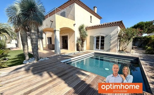 House in Centre Ville, Aigues-Mortes, France 1