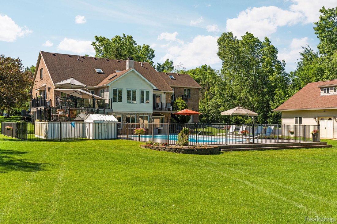 House in South Lyon, Michigan, United States 5 - 18235941