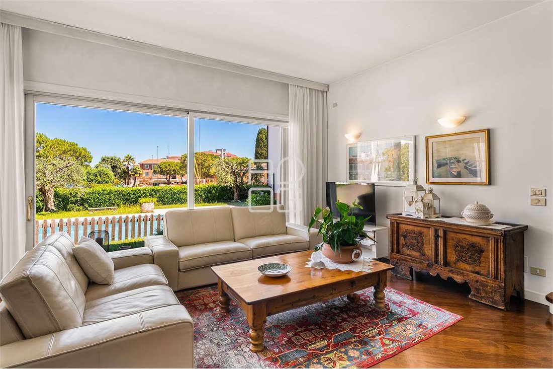 Villa in Desenzano Centro, Desenzano del Garda, Lombardy 3 - 18284286
