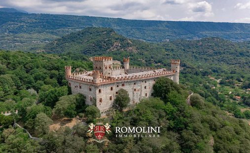 Schloss in Montalto Dora, Piemont, Italien 1