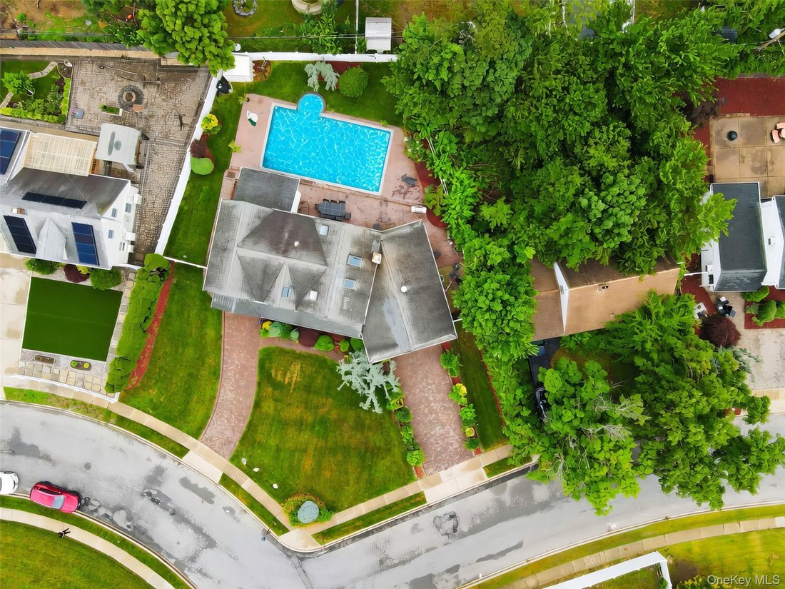 House in Levittown, New York, United States 4 - 18280170