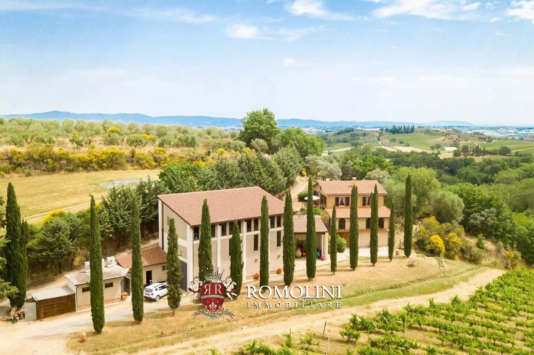 Farm Ranch in Montepulciano, Tuscany, Italy 2 - 15663266