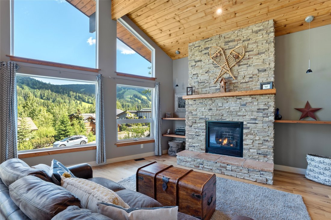 House in Sun Peaks, British Columbia, Canada 3 - 18289218