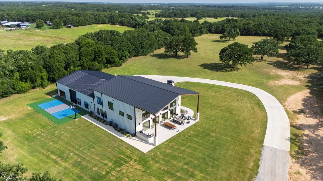 House in Sunset, Texas, United States 2 - 18286114