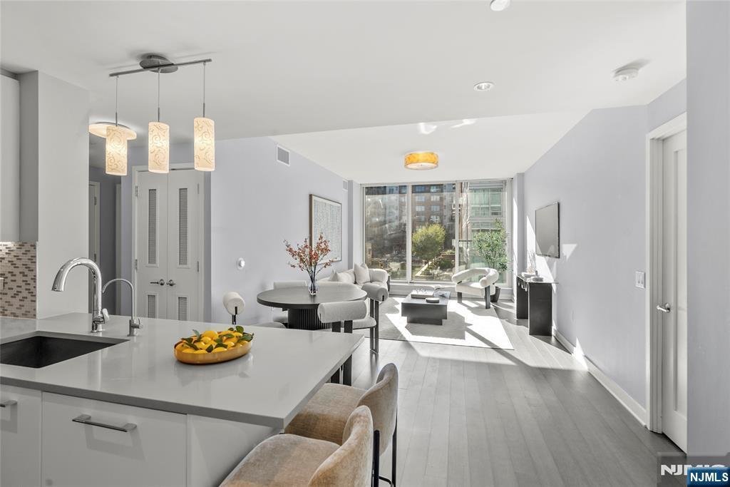 Condo in Weehawken, New Jersey, United States 1 - 18204025
