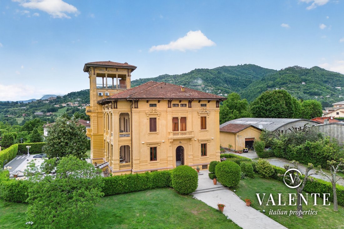 Villa in Barga, Tuscany, Italy 4 - 18280191