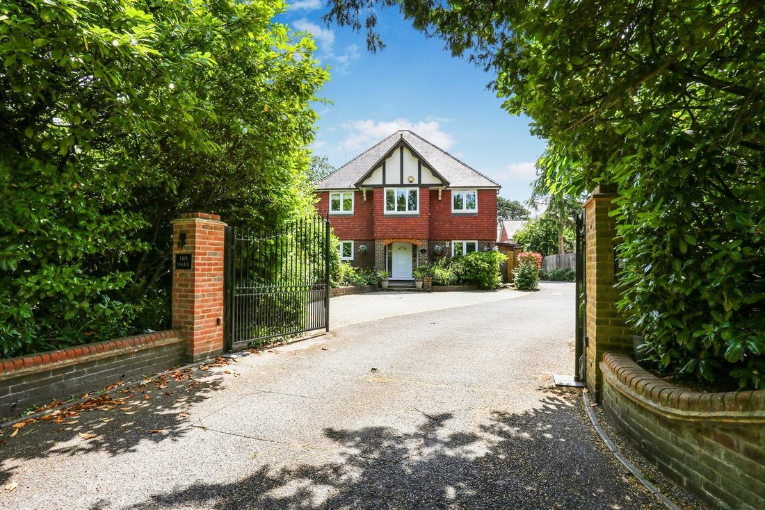 House in Walton on the Hill, Reigate and Banstead, England 1 - 18294689