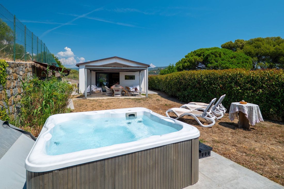 Villa in Piani-Torrazza, Imperia, Liguria 2 - 18287616