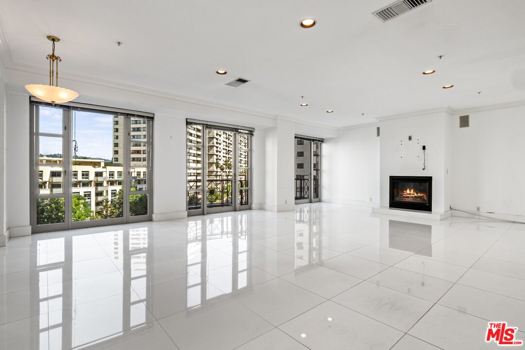 Condo in Los Angeles, California, United States 4 - 18294924