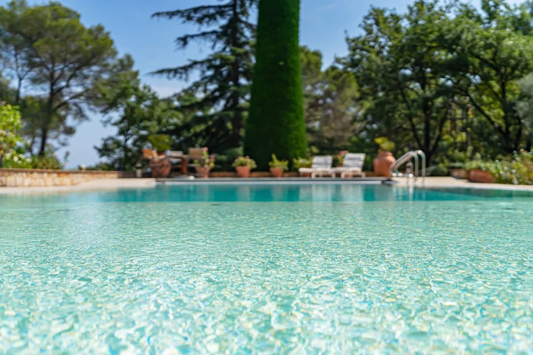 Villa in Nord, Roquefort-les-Pins, France 2 - 18294870
