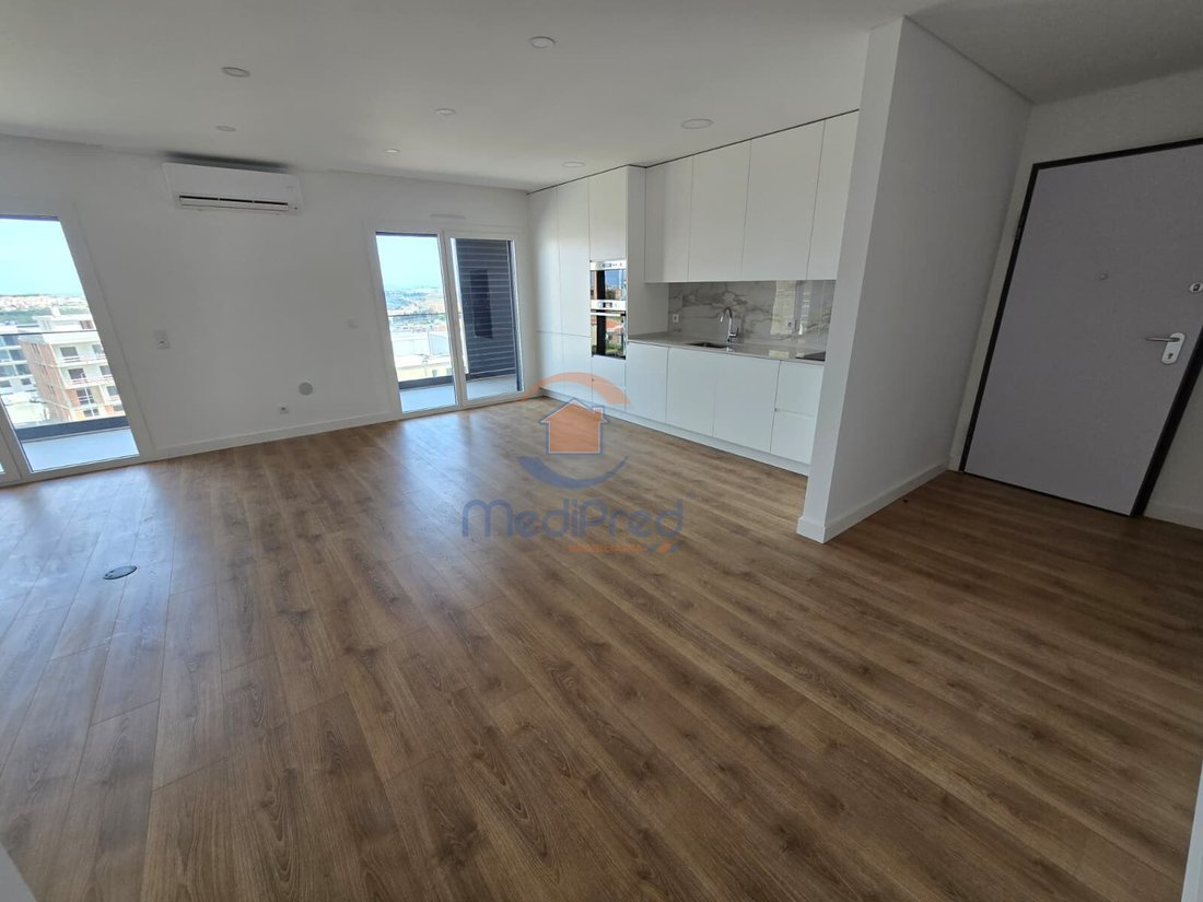 Apartment in Santo António dos Cavaleiros, Lisbon, Portugal 1 - 16995596