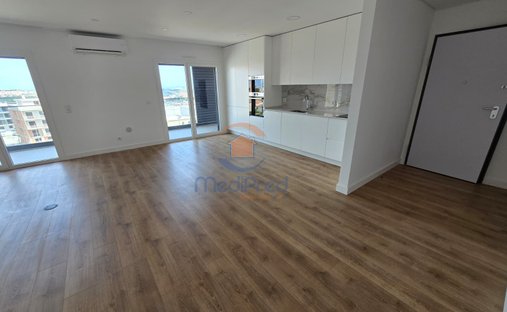 Apartamento en Santo António dos Cavaleiros, Distrito de Lisboa, Portugal 1