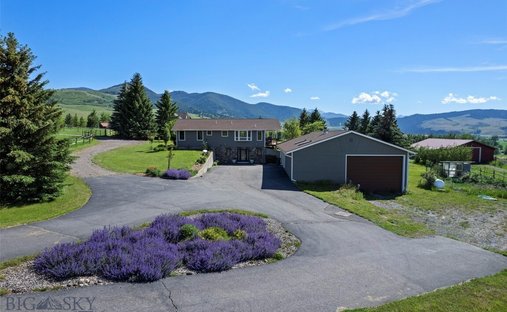 House in Gallatin Gateway, Montana, United States 1