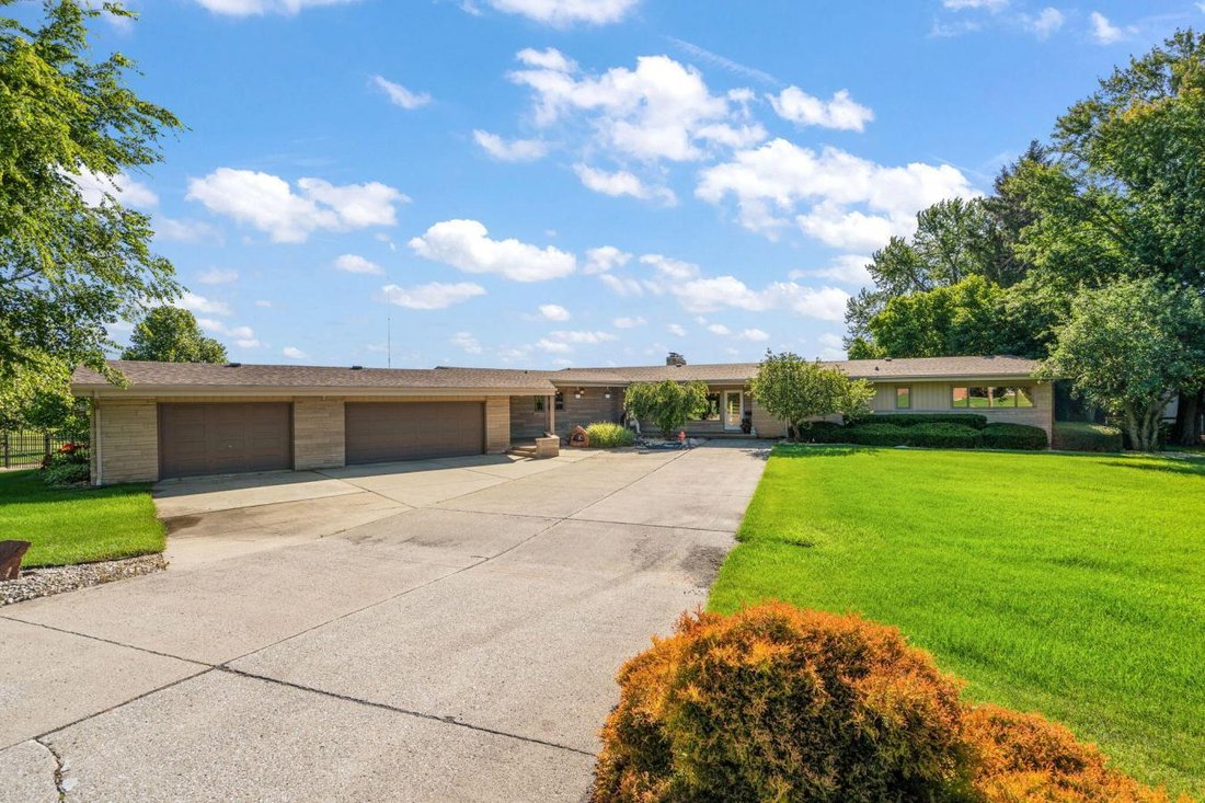 House in Crown Point, Indiana, United States 2 - 18289088