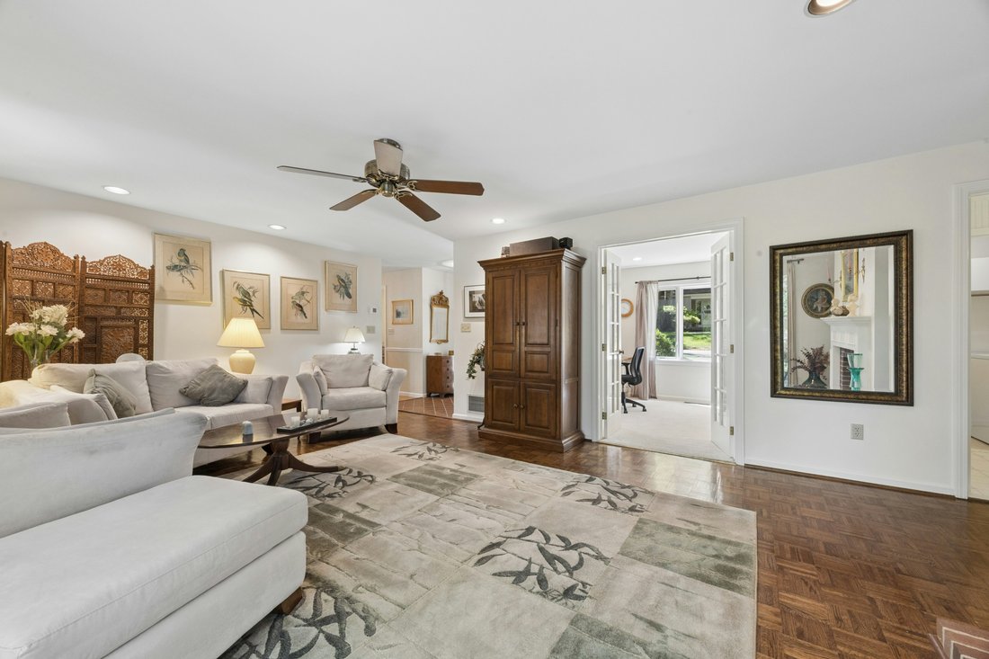 Condo in Wayland, Massachusetts, United States 5 - 18283074