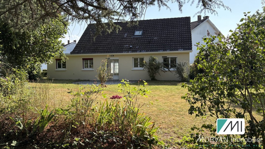 House in Le Mesnil-Saint-Denis, Ile-de-France, France 1 - 18267258