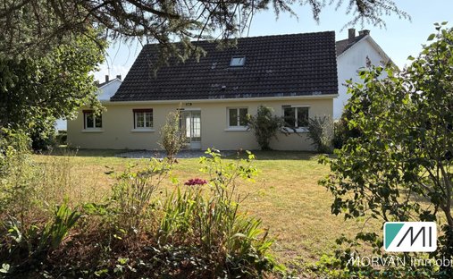 House in Le Mesnil-Saint-Denis, Ile-de-France, France 1