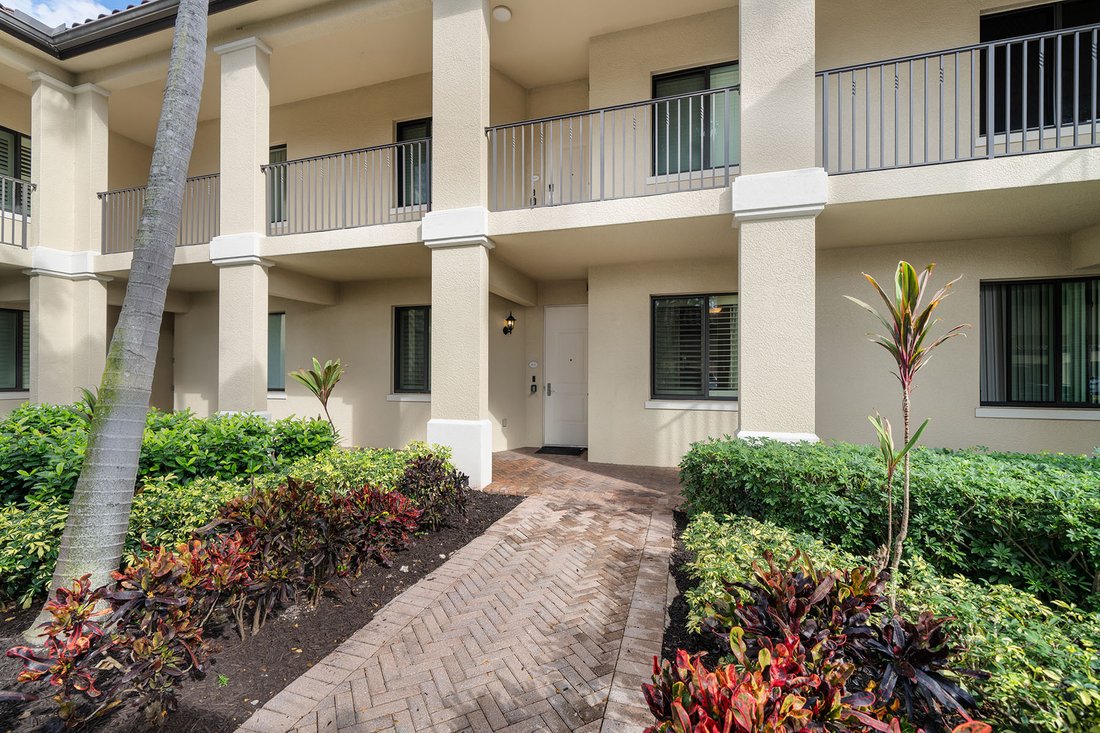Condo in Naples, Florida, United States 3 - 16776359