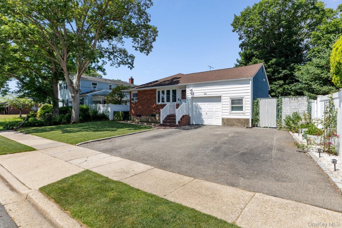 House in West Babylon, New York, United States 2 - 18294960