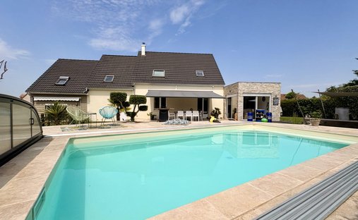 House in Ouest, Checy, France 1