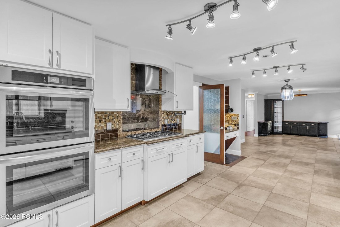 House in Cottonwood Heights, Utah, United States 4 - 18293993
