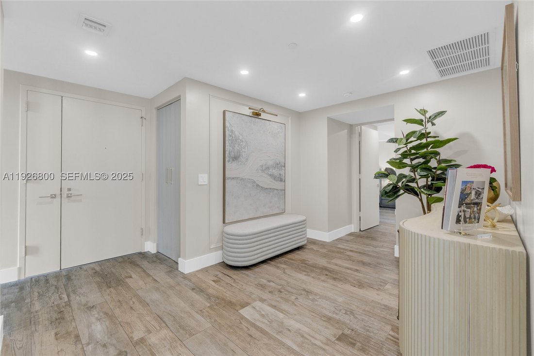 Condo in Miami, Florida, United States 5 - 17824069