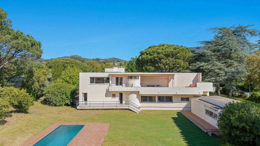 Villa in Grimaud, Provence-Alpes-Côte d'Azur, France 1 - 18289807