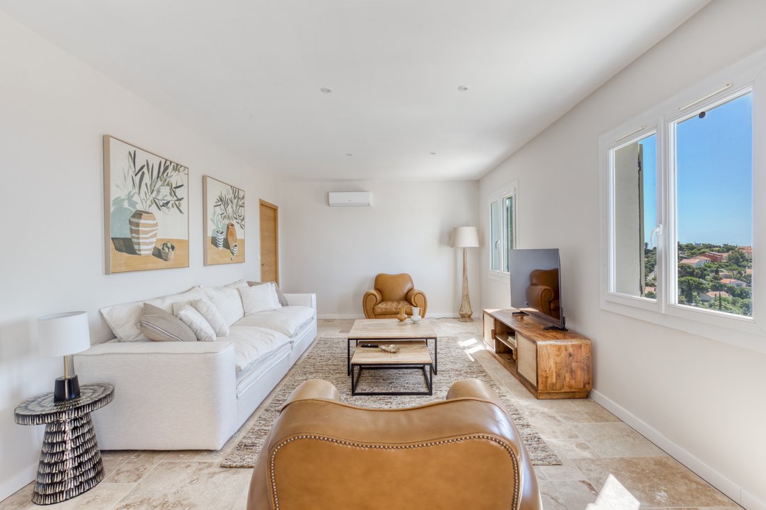 House in Hyeres, Provence-Alpes-Côte d'Azur, France 5 - 18281761