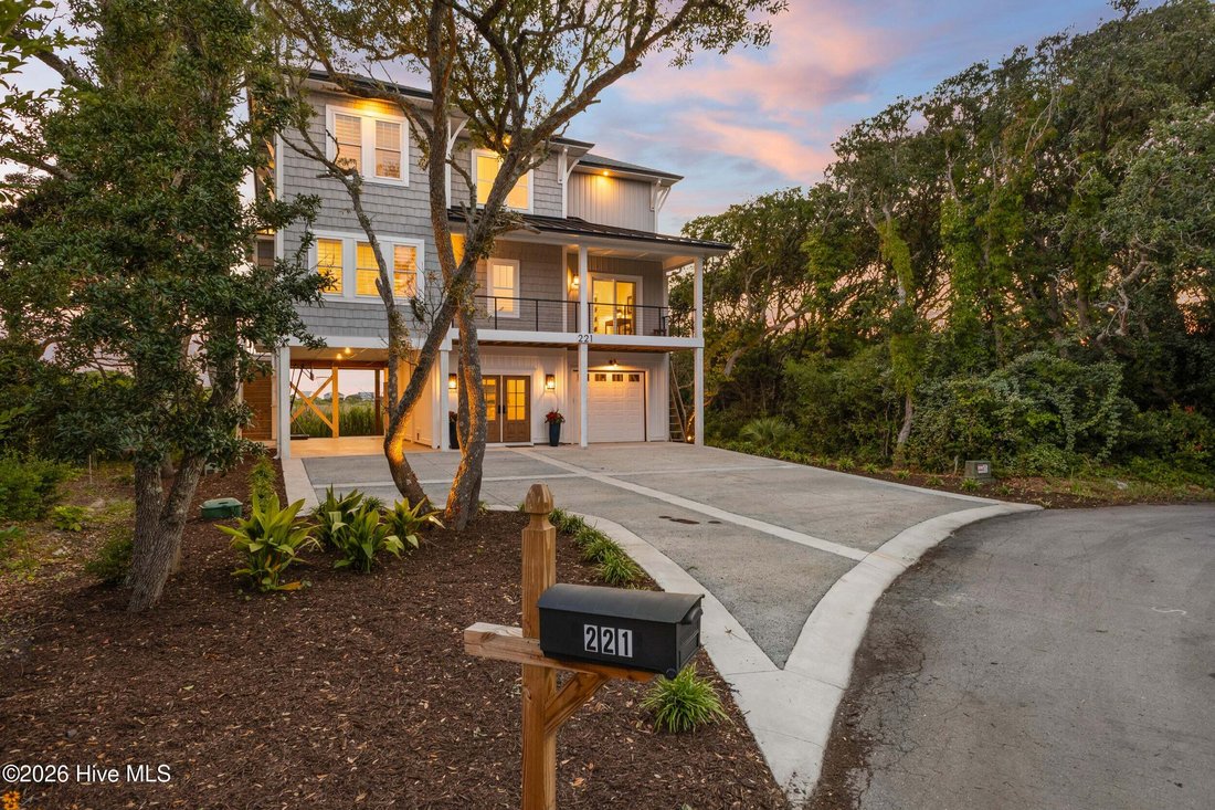 House in North Topsail Beach, North Carolina, United States 2 - 18287509