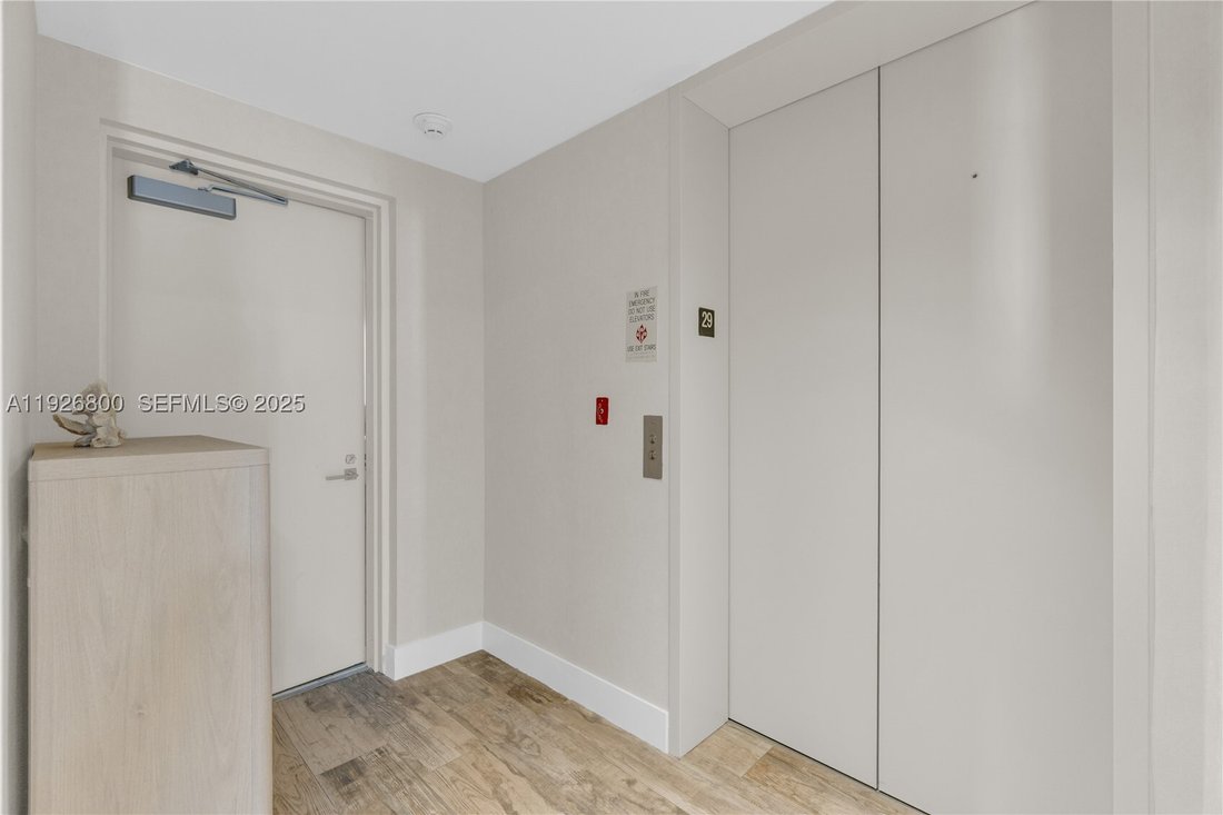 Condo in Miami, Florida, United States 4 - 17824069
