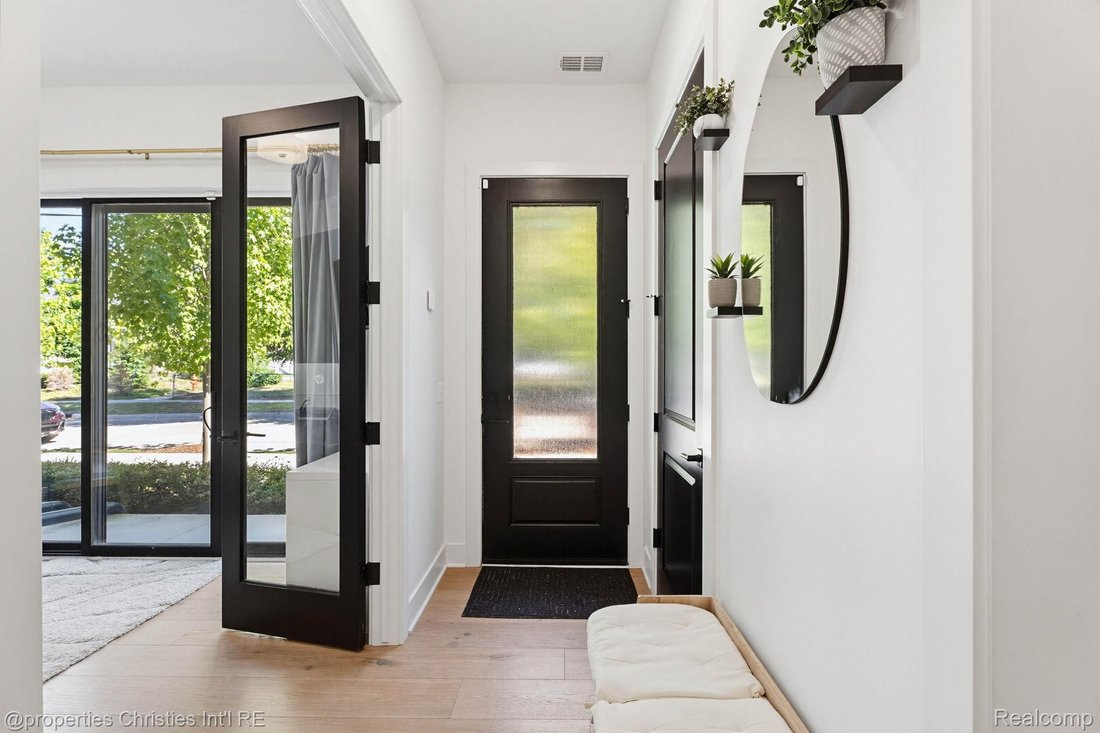 Villa in Royal Oak, Michigan, United States 3 - 18289401