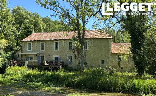 House in Bourdeilles, Nouvelle-Aquitaine, France 1