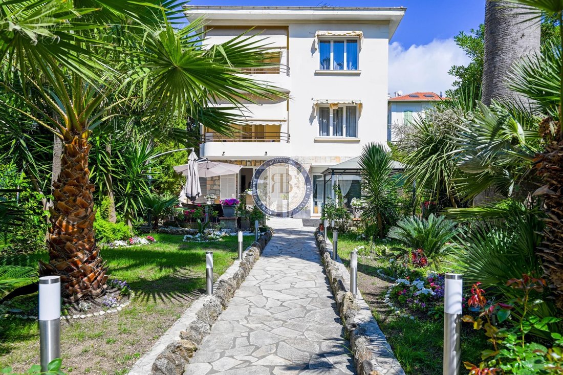 House in Cannes, Provence-Alpes-Côte d'Azur, France 1 - 18255703