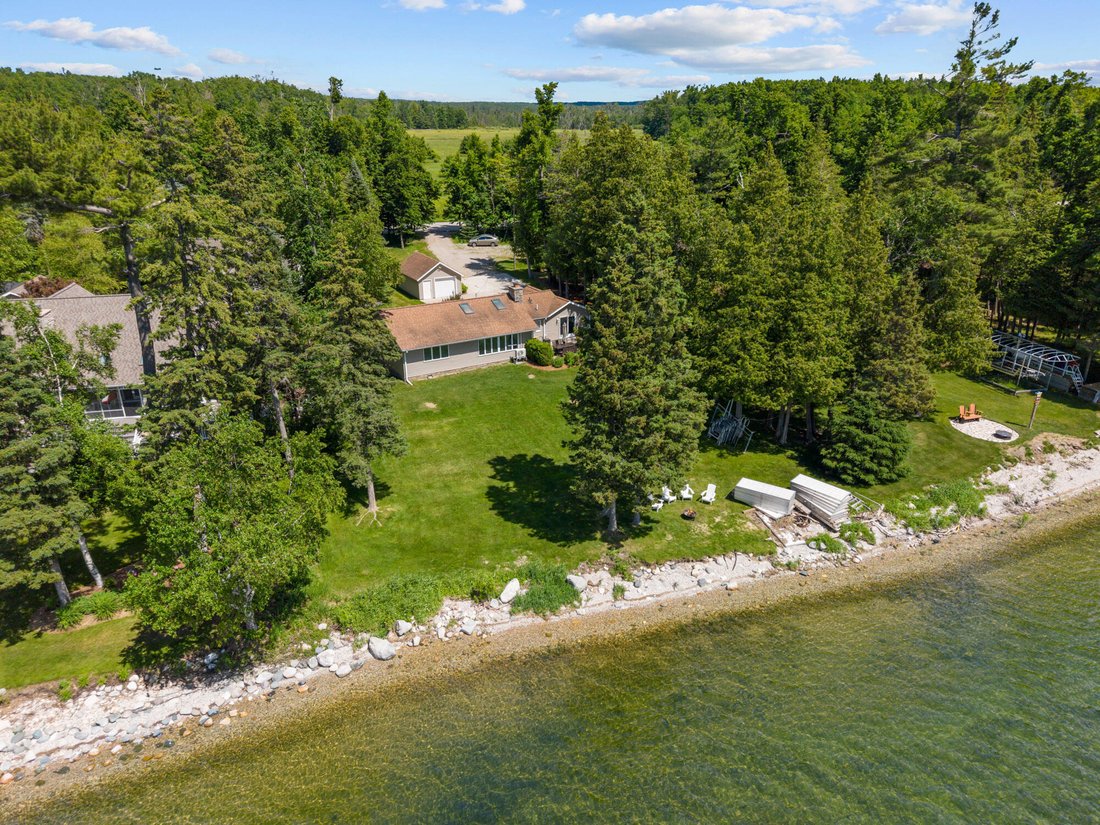 House in Cheboygan, Michigan, United States 3 - 18282937