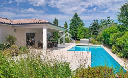House in La Brède, Nouvelle-Aquitaine, France 1