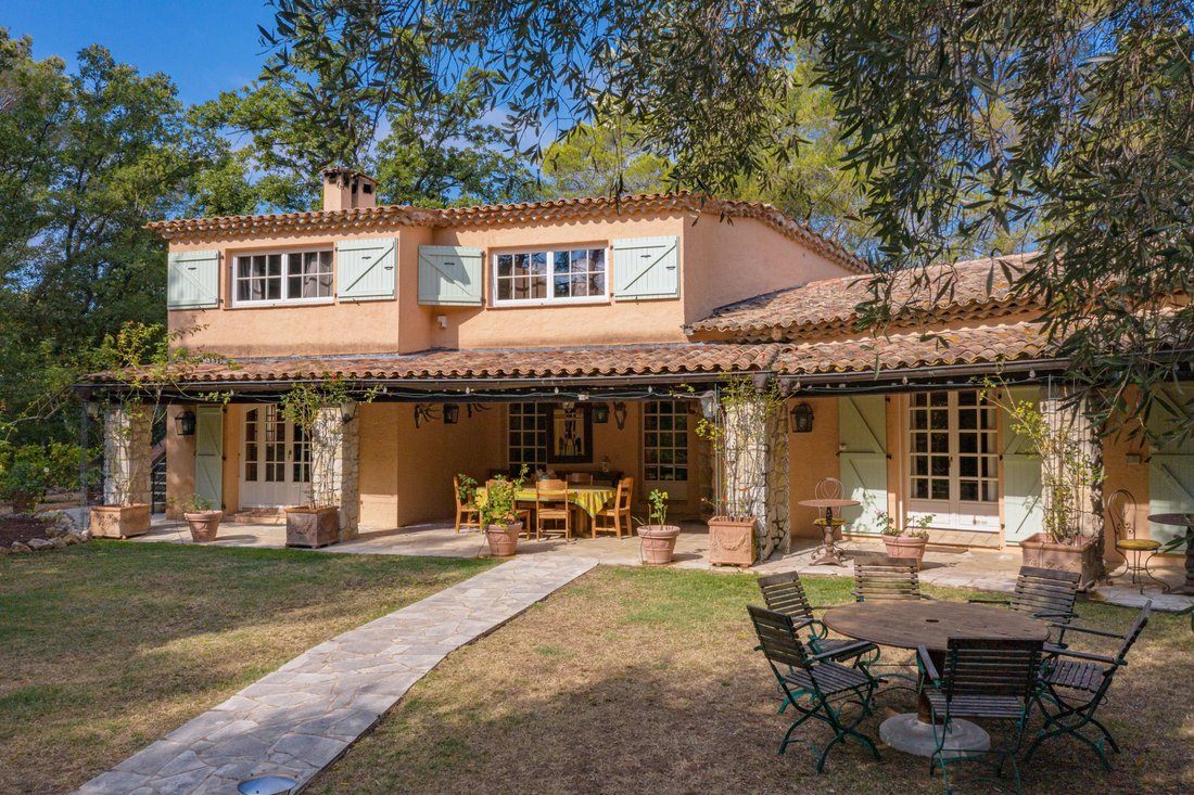 Villa in Nord, Roquefort-les-Pins, France 5 - 18294870