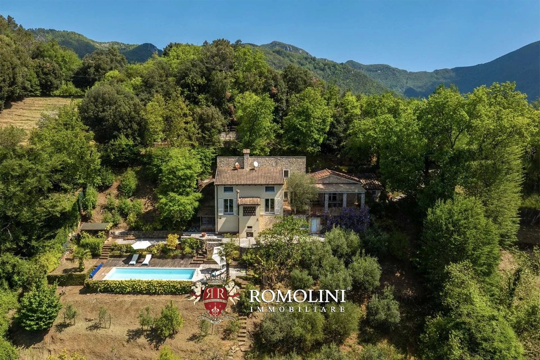Villa in Pietrasanta, Tuscany, Italy 1 - 17907074