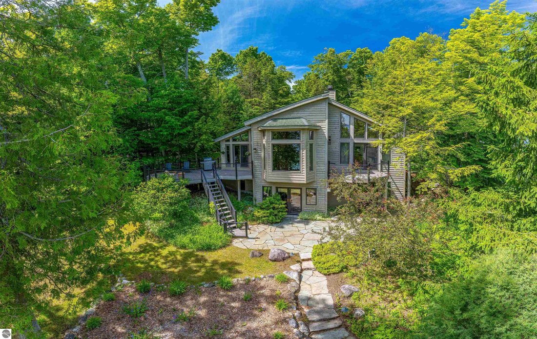 House in Elk Rapids, Michigan, United States 1 - 18293036