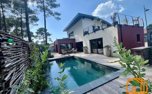 House in Bourg, Mimizan, France 1